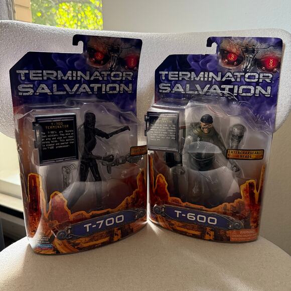 Terminator Salvation T-700, t-600 Playmates Toys 2009 New Collectible - Picture 1 of 5